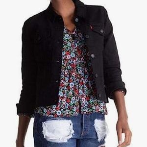 Levi’s womens trucker denim jacket in black NWOT large